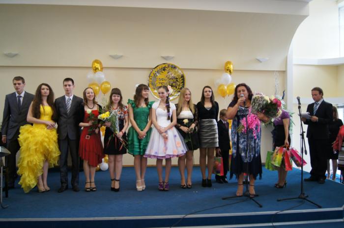 ПОЗДРАВЛЯЕМ!!! Больше всего медалистов в 2012 году в Ломоносовском районе по традиции вырастила Русско-Высоцкая средняя школа.